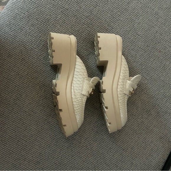 Willow Tree crème Audra. Size 6 
AUDRA mule loafers soft faux snakeskin leather - Picture 8 of 8